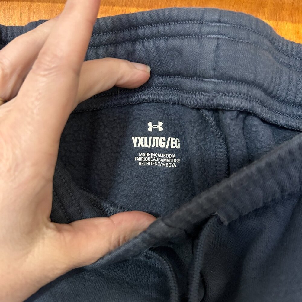Youth XL Under Armour Sweats - Picture 3 of 3